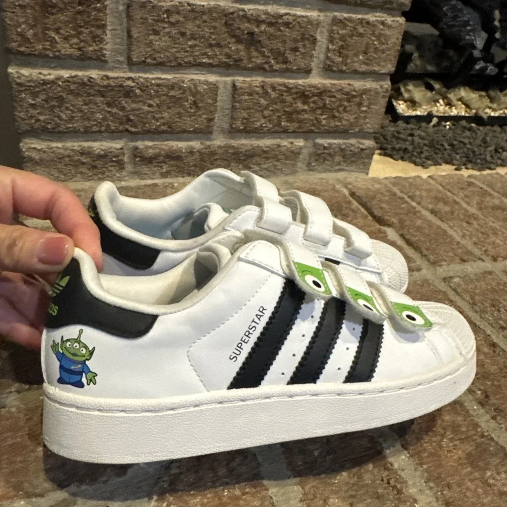 adidas Originals x Disney Superstar II Size 2 Toy Story Alien Kids Casual JI0091